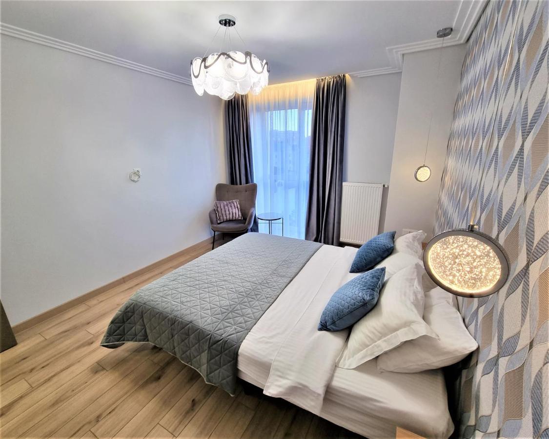 Світло Цілодобово Сучасні Апартаменти Біля Парку Топільче Ternopil Exterior foto