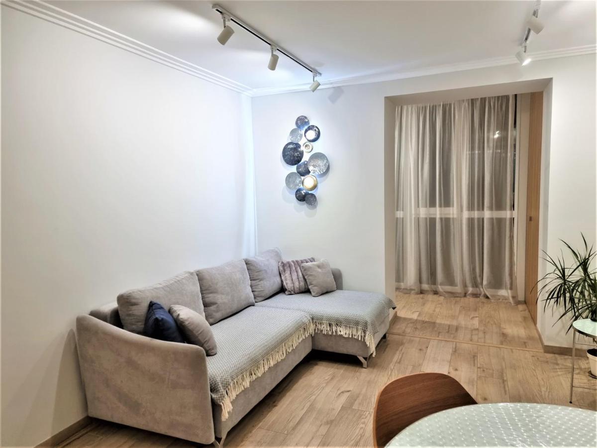 Світло Цілодобово Сучасні Апартаменти Біля Парку Топільче Ternopil Exterior foto